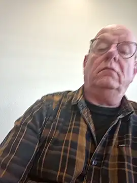 Snapshot of andrejoyfull64 chatting on February 27, 11:54 am andrejoyfull64 online show from February 27, 11:54 am