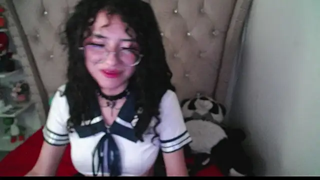 Snapshot of CherieCurl chatting on November 6, 10:54 pm CherieCurl online show from November 6, 10:54 pm