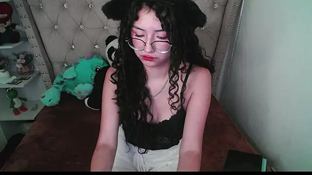 Snapshot of CherieCurl chatting on November 22, 6:07 pm CherieCurl online show from November 22, 6:07 pm