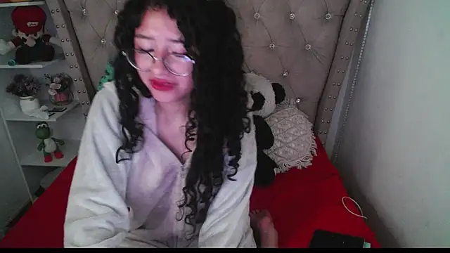 Snapshot of CherieCurl chatting on December 3, 3:54 pm CherieCurl online show from December 3, 3:54 pm