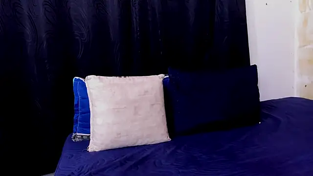 Lauren Hills069 online show from October 5, 11:57 pm