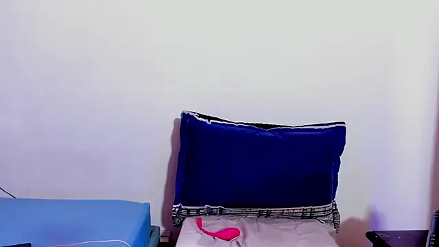 Lauren Hills069 online show from December 20, 10:06 pm