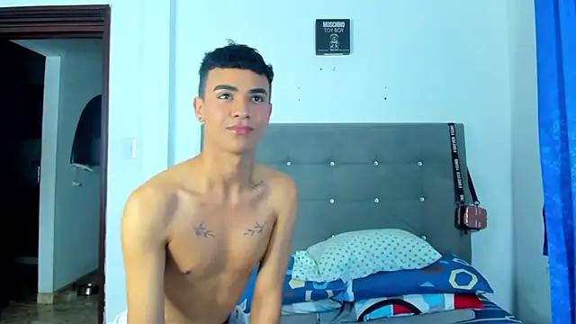 agustiinboy online show from February 11, 10:37 pm