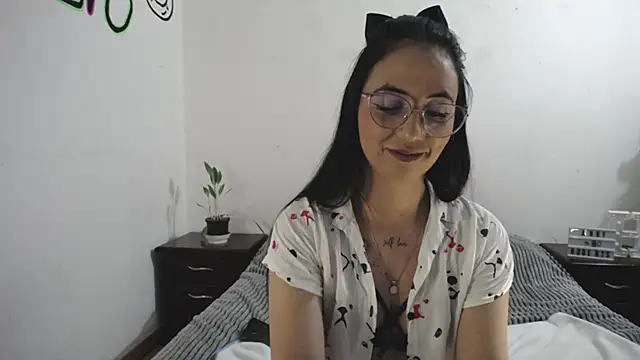 Snapshot of anny_roberts chatting on December 19, 11:35 pm anny roberts online show from December 19, 11:35 pm