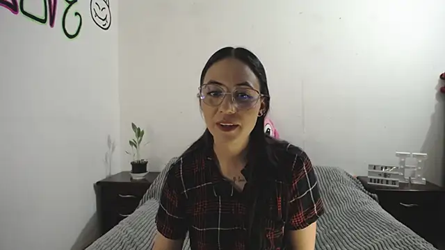 Snapshot of anny_roberts chatting on December 24, 12:00 am anny roberts online show from December 24, 12:00 am