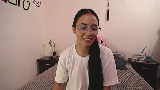 Snapshot of anny_roberts chatting on February 9, 10:32 pm anny roberts online show from February 9, 10:32 pm