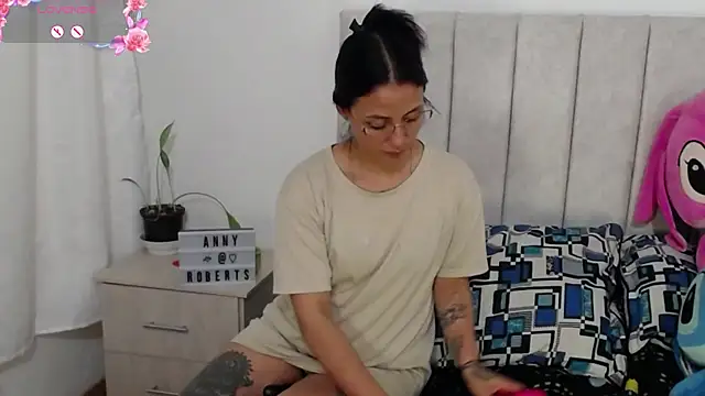 Snapshot of anny_roberts chatting on October 18, 11:11 am anny roberts online show from October 18, 11:11 am