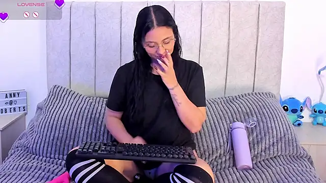 Snapshot of anny_roberts chatting on November 14, 11:13 pm anny roberts online show from November 14, 11:13 pm