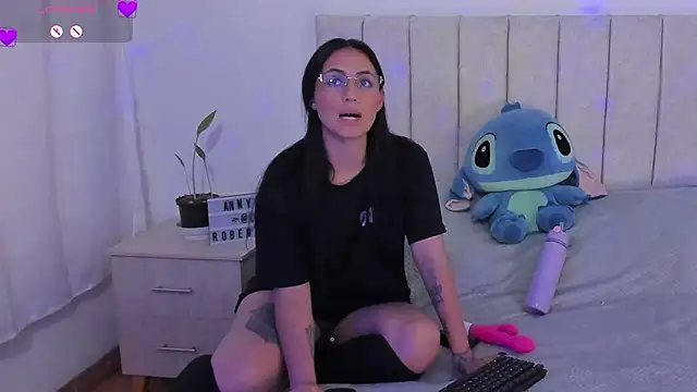 Snapshot of anny_roberts chatting on November 23, 10:09 pm anny roberts online show from November 23, 10:09 pm