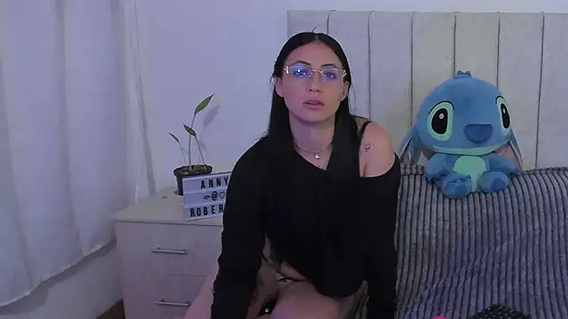 Snapshot of anny_roberts chatting on December 4, 11:13 pm anny roberts online show from December 4, 11:13 pm