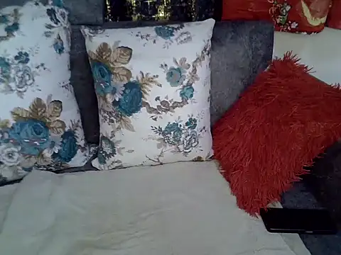 Hot-zeenah online show from January 3, 5:42 pm