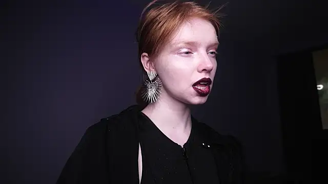 Snapshot of ginger_hugs chatting on December 28, 10:13 pm ginger hugs online show from December 28, 10:13 pm