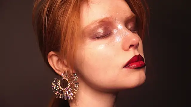 Snapshot of ginger_hugs chatting on January 4, 10:02 pm ginger hugs online show from January 4, 10:02 pm