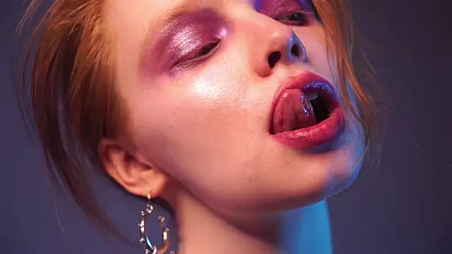 Snapshot of ginger_hugs chatting on January 6, 1:09 am ginger hugs online show from January 6, 1:09 am