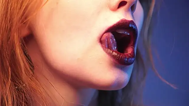 Snapshot of ginger_hugs chatting on January 7, 1:06 am ginger hugs online show from January 7, 1:06 am