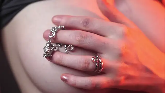 Snapshot of ginger_hugs chatting on February 15, 1:21 am ginger hugs online show from February 15, 1:21 am