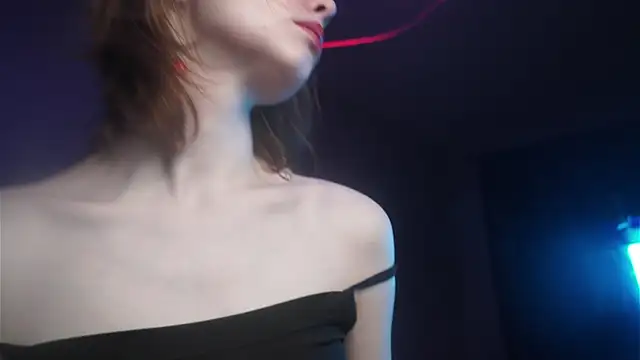 Snapshot of ginger_hugs chatting on October 16, 10:11 pm ginger hugs online show from October 16, 10:11 pm