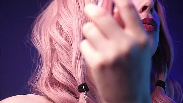 ginger hugs online show from March 8, 2:04 am