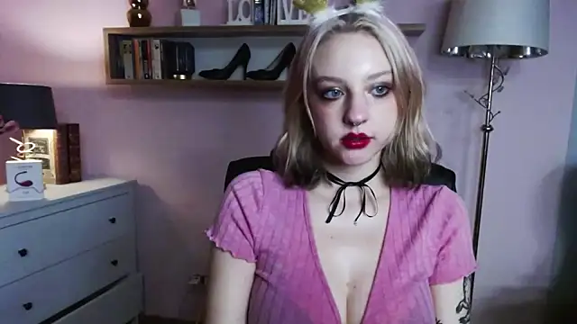 MadelineLust online show from December 23, 7:20 pm