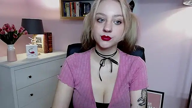 MadelineLust online show from December 28, 7:44 am