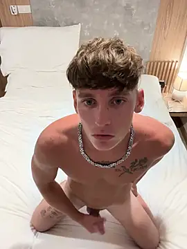 Hornyyoungstud123 online show from July 7, 7:18 pm