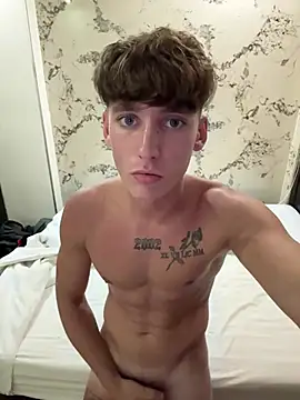 Hornyyoungstud123 online show from July 28, 12:01 pm