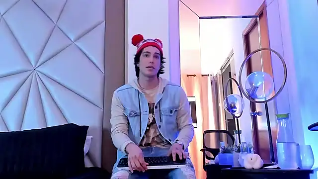 Snapshot of Karimferrer chatting on December 23, 6:55 am Karimferrer online show from December 23, 6:55 am