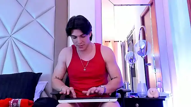 Snapshot of Karimferrer chatting on December 24, 8:00 am Karimferrer online show from December 24, 8:00 am