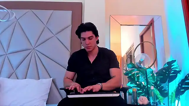 Snapshot of Karimferrer chatting on January 4, 4:33 am Karimferrer online show from January 4, 4:33 am