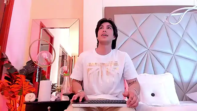 Snapshot of Karimferrer chatting on January 14, 4:25 am Karimferrer online show from January 14, 4:25 am
