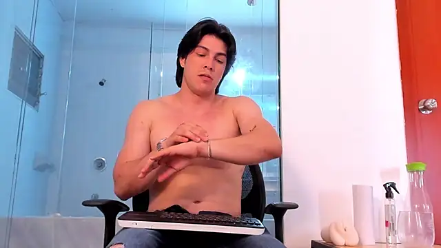 Snapshot of Karimferrer chatting on January 21, 7:26 am Karimferrer online show from January 21, 7:26 am