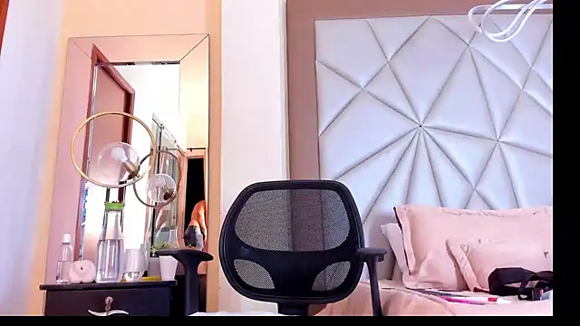 Snapshot of Karimferrer chatting on January 24, 8:44 am Karimferrer online show from January 24, 8:44 am