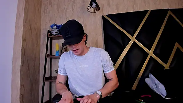 Snapshot of Karimferrer chatting on April 11, 8:18 am Karimferrer online show from April 11, 8:18 am