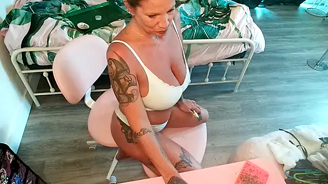 the naked siren online show from June 14, 6:43 pm