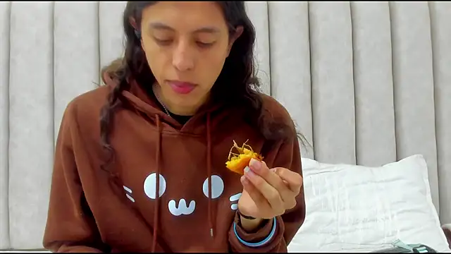 FreyaMoller online show from December 2, 1:28 pm