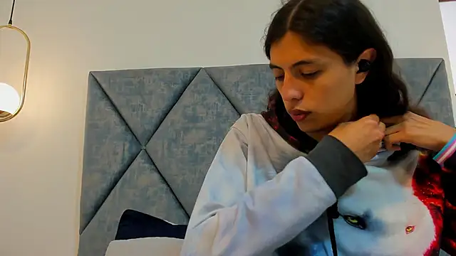 FreyaMoller online show from January 9, 1:47 pm