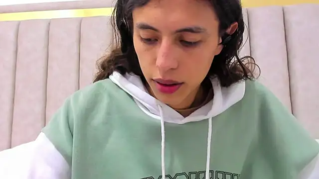 Snapshot of FreyaMoller chatting on March 12, 6:36 pm FreyaMoller online show from March 12, 6:36 pm