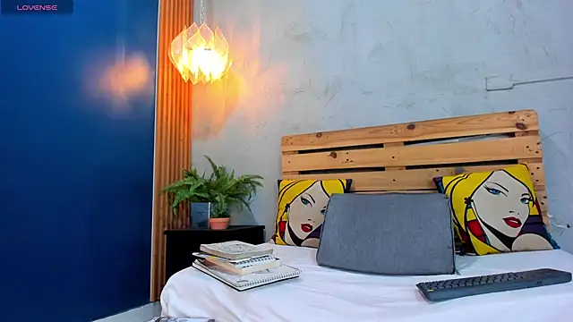 Snapshot of french_sexx chatting on December 28, 1:29 am french sexx online show from December 28, 1:29 am