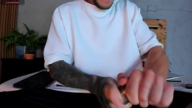 Snapshot of french_sexx chatting on December 28, 4:41 am french sexx online show from December 28, 4:41 am