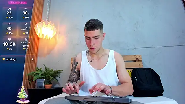 Snapshot of french_sexx chatting on January 3, 1:27 am french sexx online show from January 3, 1:27 am