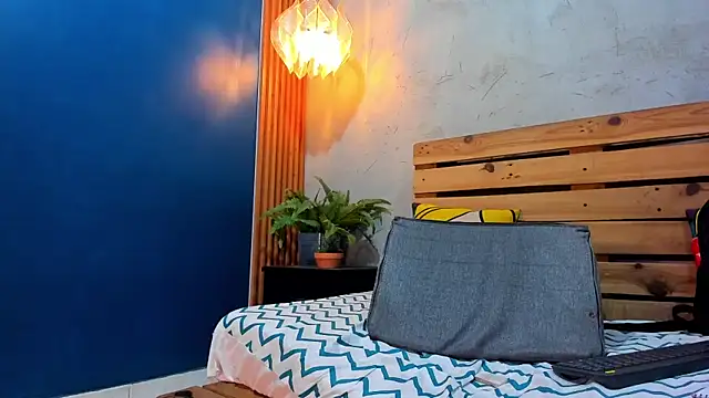 Snapshot of french_sexx chatting on January 8, 4:44 am french sexx online show from January 8, 4:44 am