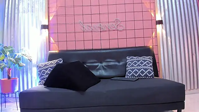 Snapshot of french_sexx chatting on January 9, 8:11 pm french sexx online show from January 9, 8:11 pm