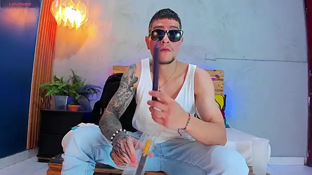 Snapshot of french_sexx chatting on January 21, 1:18 am french sexx online show from January 21, 1:18 am