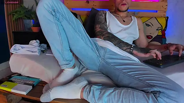 Snapshot of french_sexx chatting on January 21, 5:05 am french sexx online show from January 21, 5:05 am