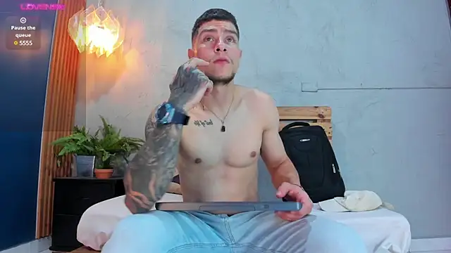 Snapshot of french_sexx chatting on January 22, 1:20 am french sexx online show from January 22, 1:20 am