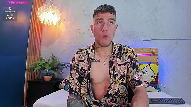 Snapshot of french_sexx chatting on February 8, 1:32 am french sexx online show from February 8, 1:32 am