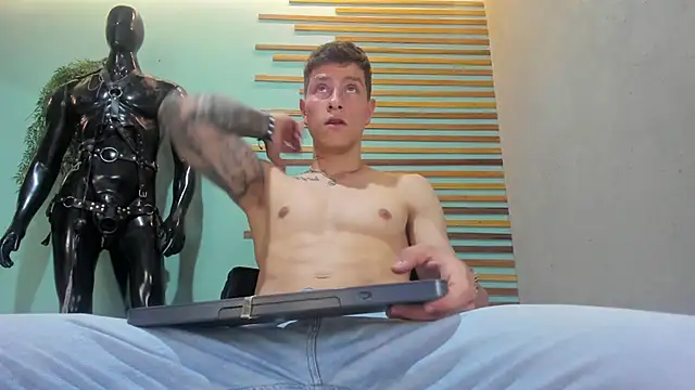 Snapshot of french_sexx chatting on March 4, 7:32 pm french sexx online show from March 4, 7:32 pm