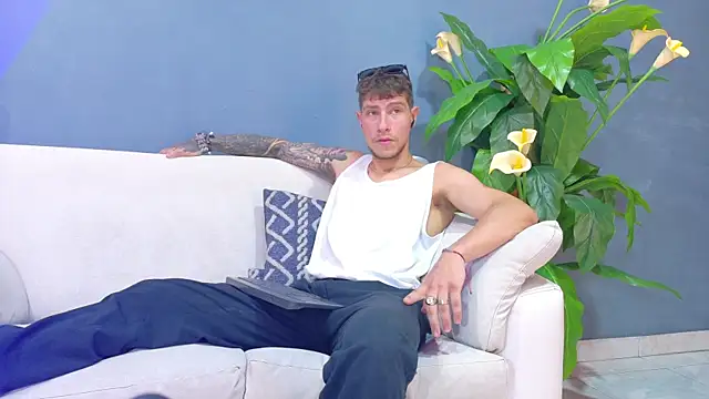 Snapshot of french_sexx chatting on September 26, 7:18 pm french sexx online show from September 26, 7:18 pm