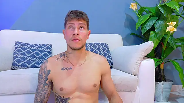 Snapshot of french_sexx chatting on October 1, 1:33 am french sexx online show from October 1, 1:33 am