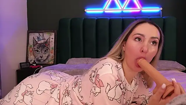 kimmie meow online show from December 4, 5:55 pm